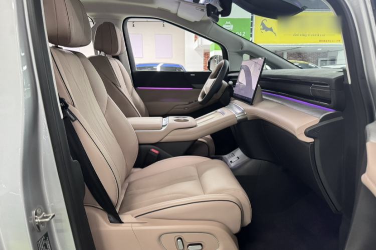 Used XPeng X9 2024 610 Long-Range Pro Interior 3