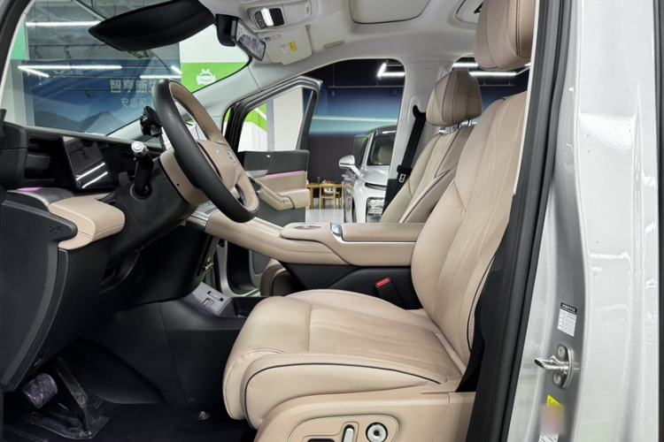 Used XPeng X9 2024 702 Ultra-Long Range Max Interior 3