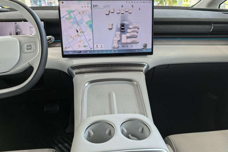 Used XPeng X9 2024 702 Ultra-Long Range Max Interior 4