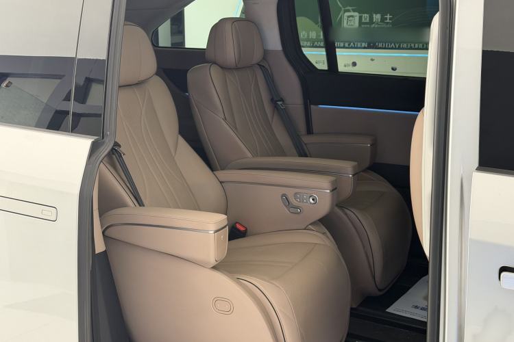 Used XPeng X9 2024 702 Ultra-Long Range Pro Interior 4