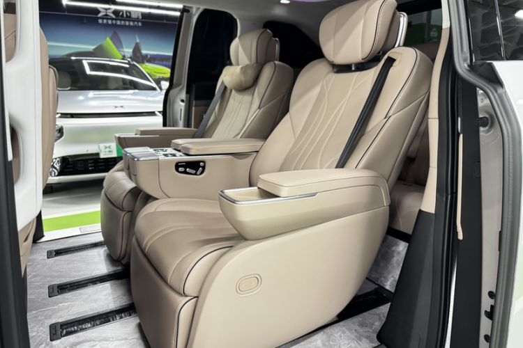 Used XPeng X9 2024 702 Ultra-Long Range Max Interior 4