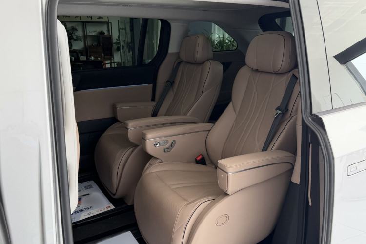 Used XPeng X9 2024 702 Ultra-Long Range Pro Interior 5