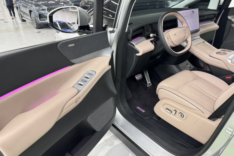 Used XPeng X9 2024 610 Long-Range Pro Interior 6