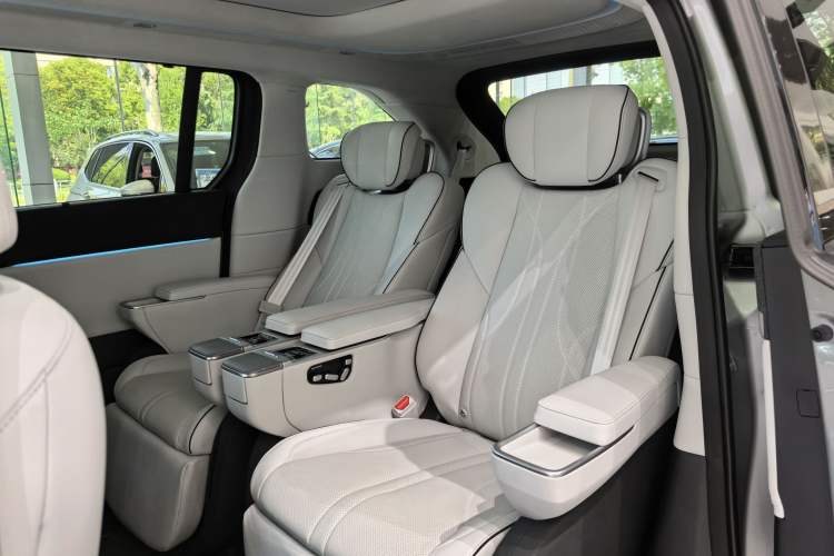 Used XPeng X9 2024 702 Ultra-Long Range Max Interior 6