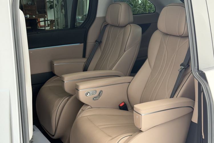 Used XPeng X9 2024 702 Ultra-Long Range Pro Interior 6