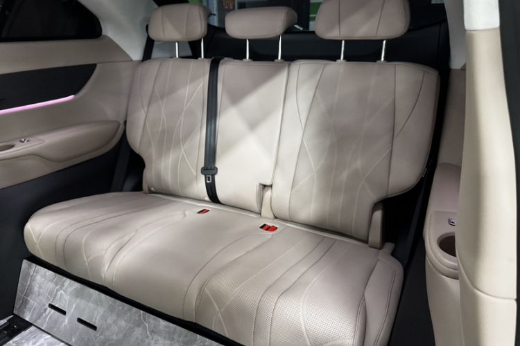 Used XPeng X9 2024 702 Ultra-Long Range Max Interior 6