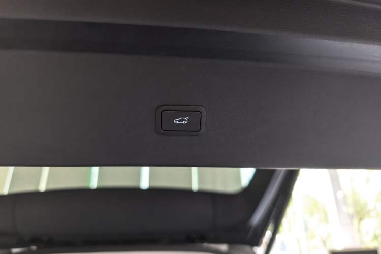 Used XPeng X9 2024 702 Ultra-Long Range Max Interior 7
