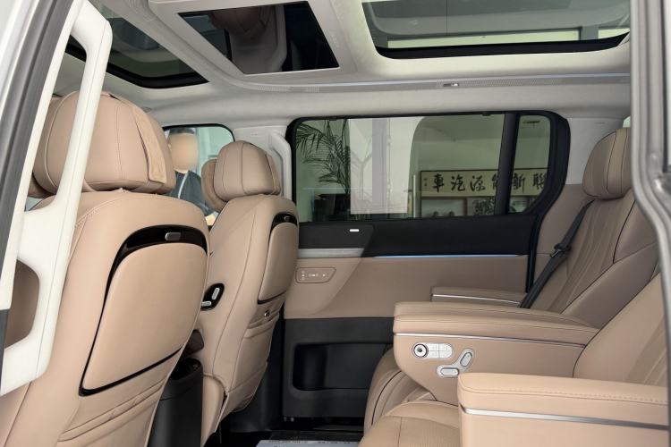 Used XPeng X9 2024 702 Ultra-Long Range Pro Interior 7