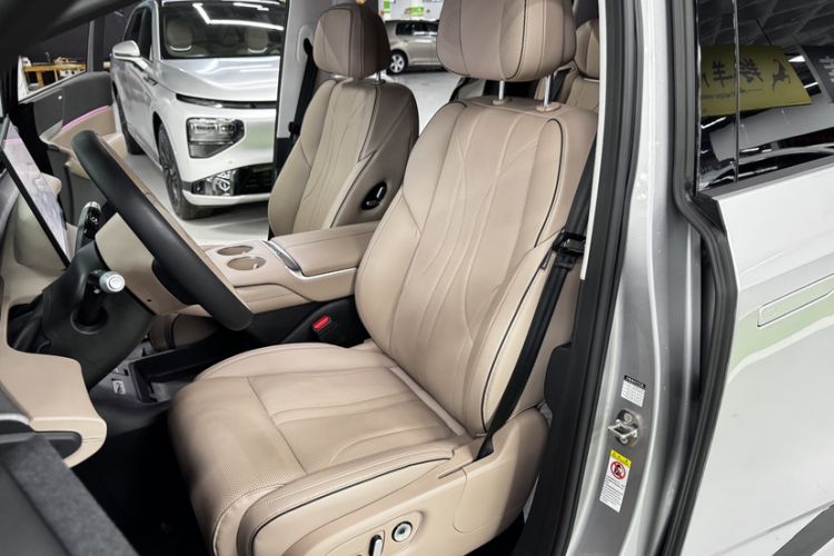 Used XPeng X9 2024 702 Ultra-Long Range Max Interior 7