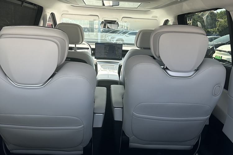 Used XPeng X9 2024 702 Ultra-Long Range Max Interior 9