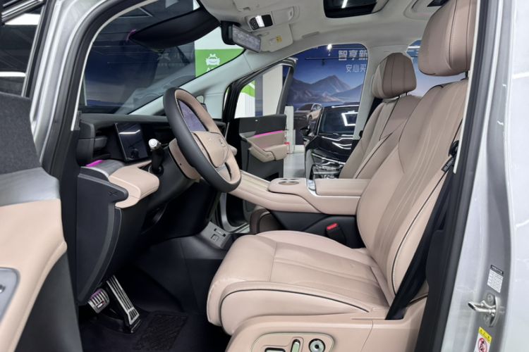 Used XPeng X9 2024 610 Long-Range Pro Left Front Seat