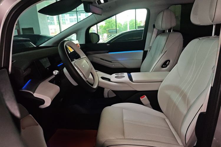 Used XPeng X9 2024 702 Ultra-Long Range Pro Left Front Seat