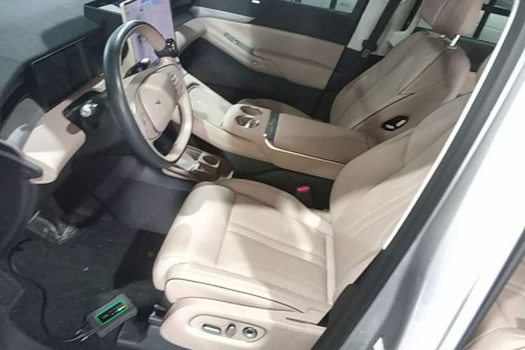 Used XPeng X9 2024 640 All-Wheel Drive High-Performance Max Left Front Seat
