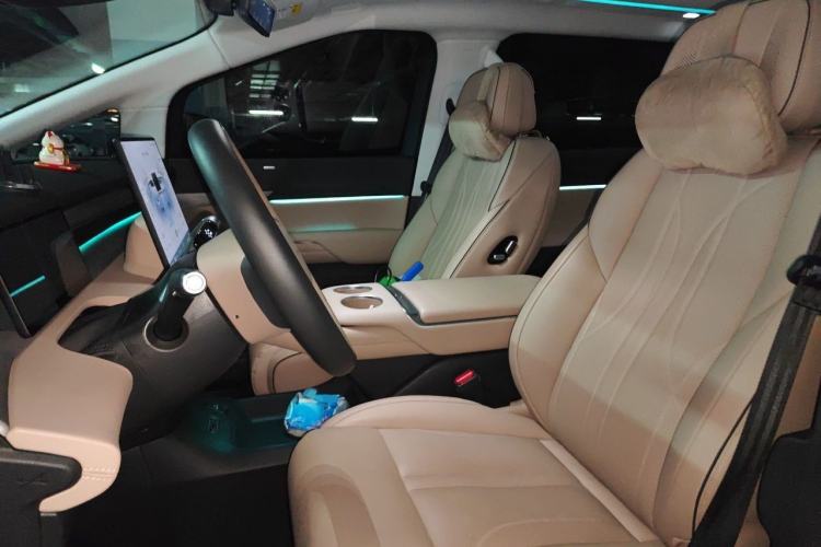 Used XPeng X9 2024 610 Long-Range Pro Left Front Seat