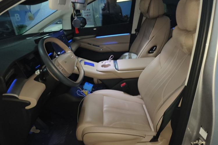 Used XPeng X9 2024 610 Long-Range Pro Left Front Seat
