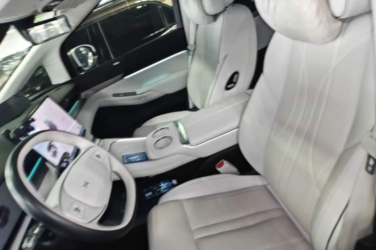 Used XPeng X9 2024 702 Ultra-Long Range Pro Left Front Seat