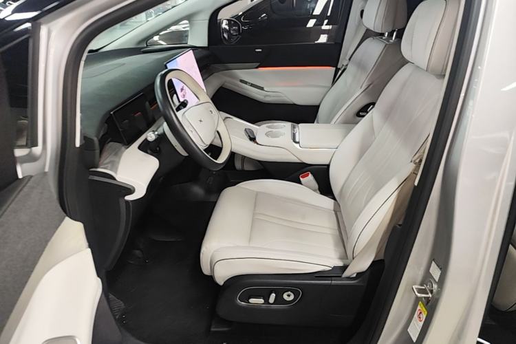Used XPeng X9 2024 702 Ultra-Long Range Max Left Front Seat