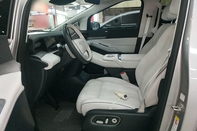 Used XPeng X9 2024 702 Ultra-Long Range Pro Left Front Seat