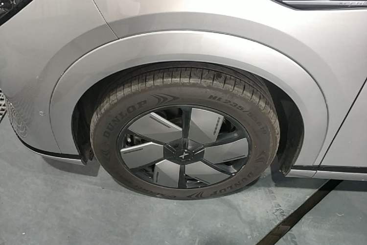 Used XPeng X9 2024 640 All-Wheel Drive High-Performance Max Left Front Wheel Hub