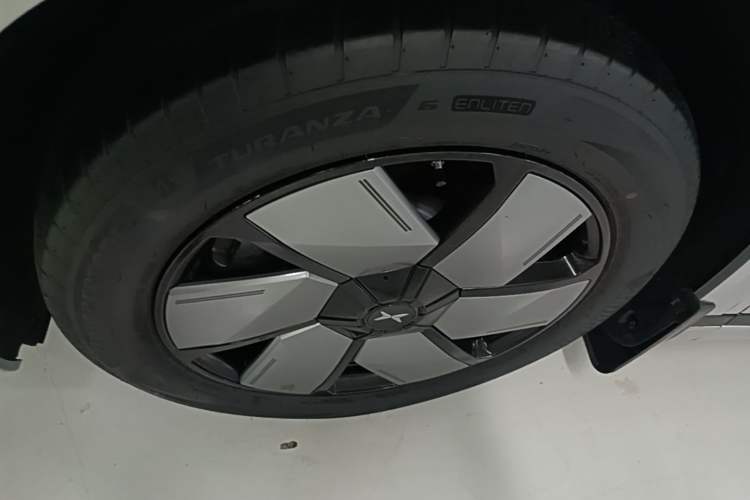 Used XPeng X9 2024 702 Ultra-Long Range Max Left Front Wheel Hub