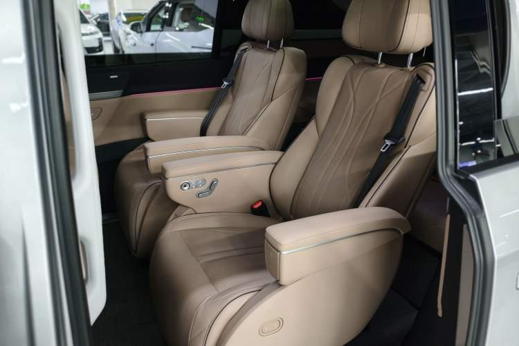 Used XPeng X9 2024 610 Long-Range Pro Left Rear Seat