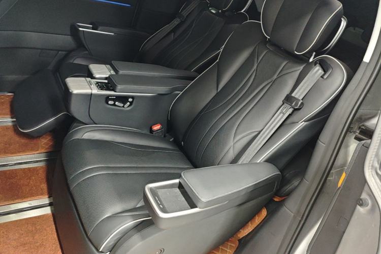 Used XPeng X9 2024 702 Ultra-Long Range Pro Left Rear Seat