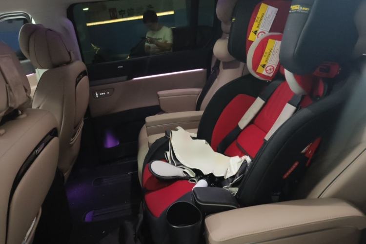 Used XPeng X9 2024 610 Long-Range Pro Left Rear Seat