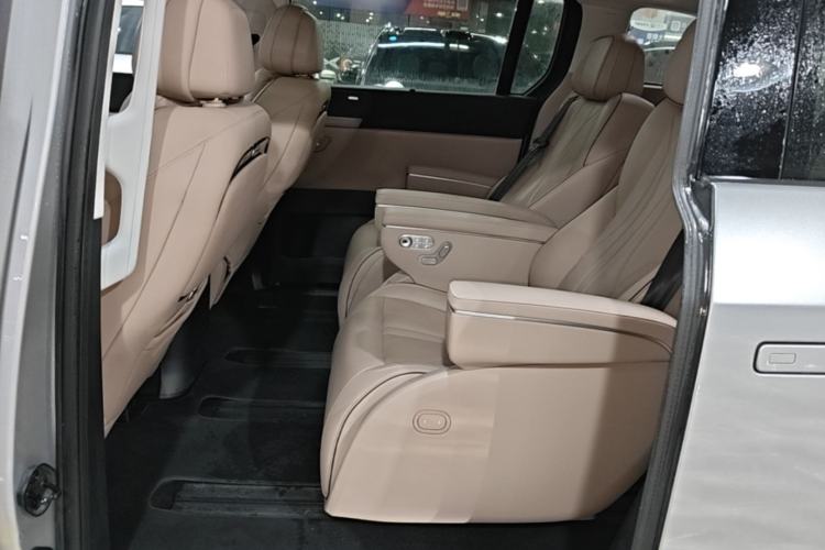 Used XPeng X9 2024 610 Long-Range Pro Left Rear Seat