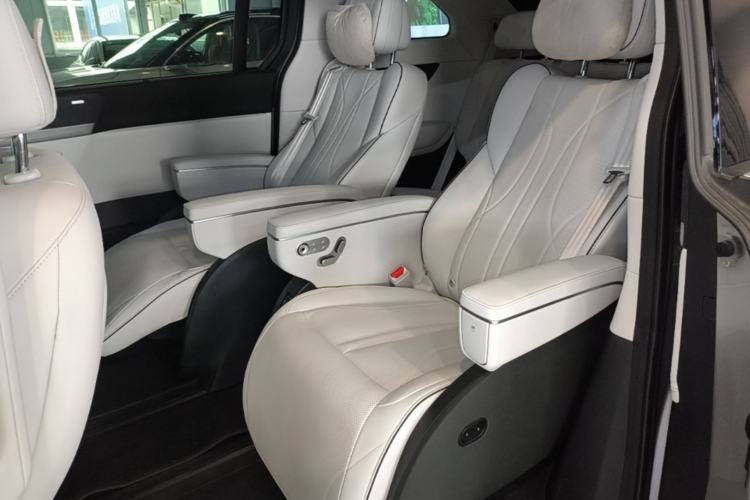 Used XPeng X9 2024 702 Ultra-Long Range Pro Left Rear Seat