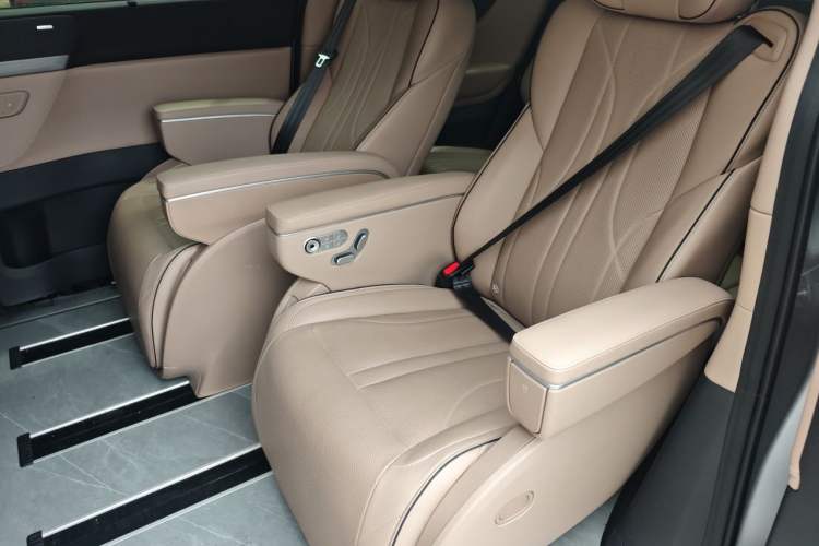 Used XPeng X9 2024 610 Long-Range Pro Left Rear Seat