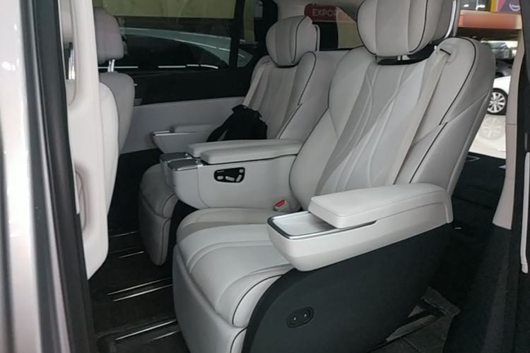 Used XPeng X9 2024 702 Ultra-Long Range Pro Left Rear Seat