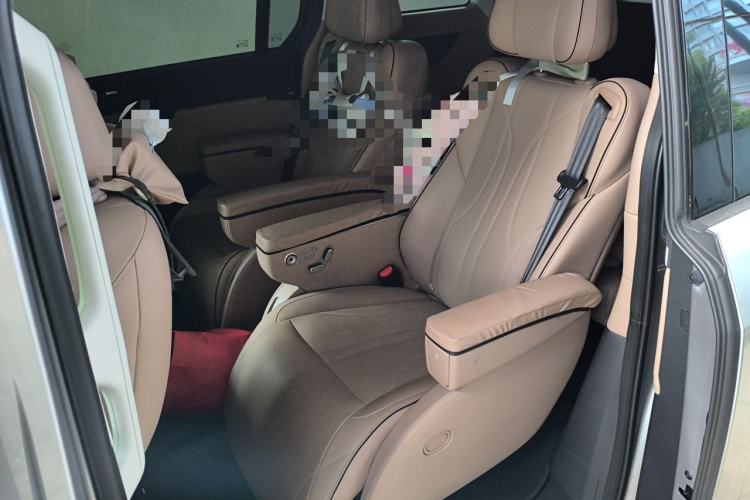 Used XPeng X9 2024 610 Long-Range Max Left Rear Seat