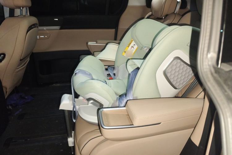 Used XPeng X9 2024 610 Long-Range Pro Left Rear Seat