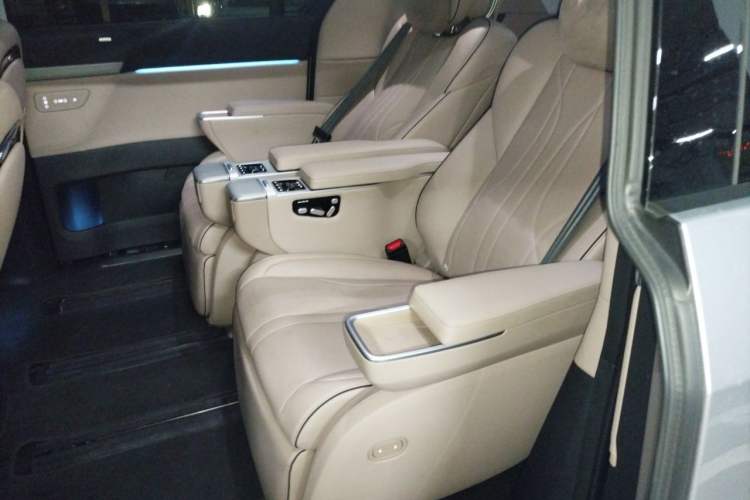 Used XPeng X9 2024 640 All-Wheel Drive High-Performance Max Left Rear Seat
