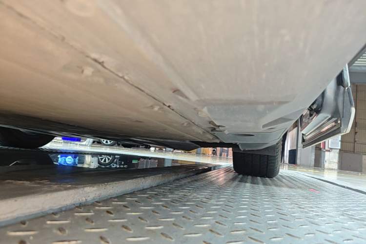 Used XPeng X9 2024 702 Ultra-Long Range Pro Left Side Sill