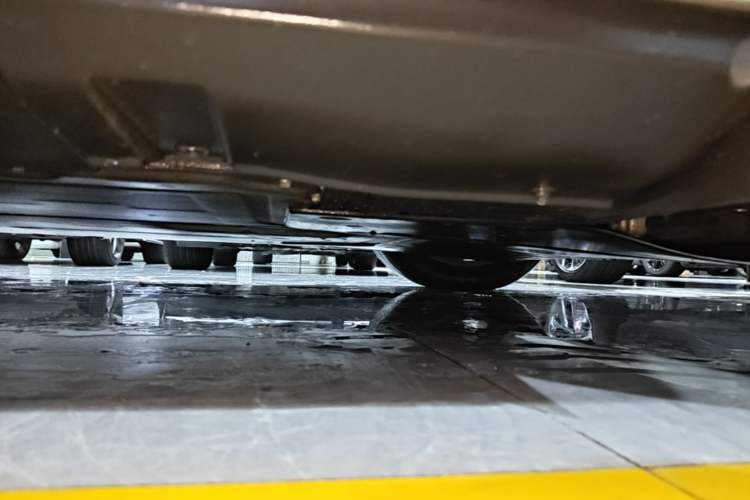 Used XPeng X9 2024 610 Long-Range Pro Left Side Sill
