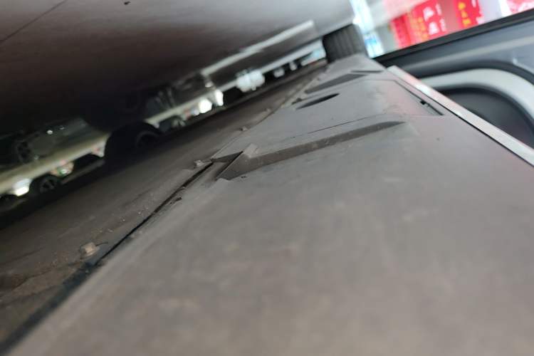 Used XPeng X9 2024 702 Ultra-Long Range Max Left Side Sill