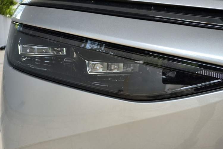 Used XPeng X9 2024 610 Long-Range Max Right Front Headlight