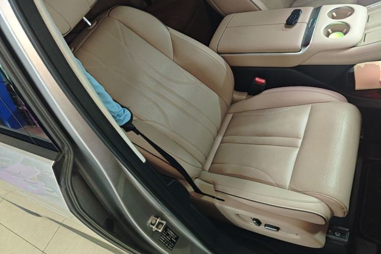 Used XPeng X9 2024 702 Ultra-Long Range Max Right Front Seat