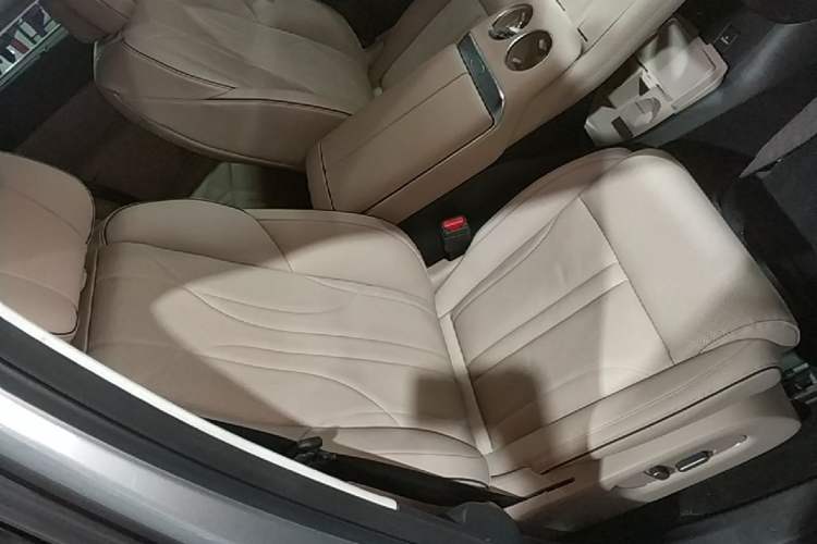 Used XPeng X9 2024 640 All-Wheel Drive High-Performance Max Right Front Seat