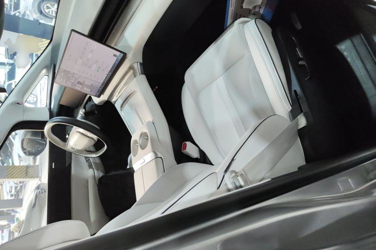 Used XPeng X9 2024 702 Ultra-Long Range Max Right Front Seat