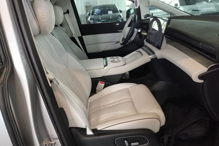 Used XPeng X9 2024 702 Ultra-Long Range Pro Right Front Seat