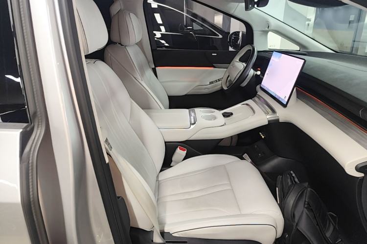 Used XPeng X9 2024 702 Ultra-Long Range Max Right Front Seat