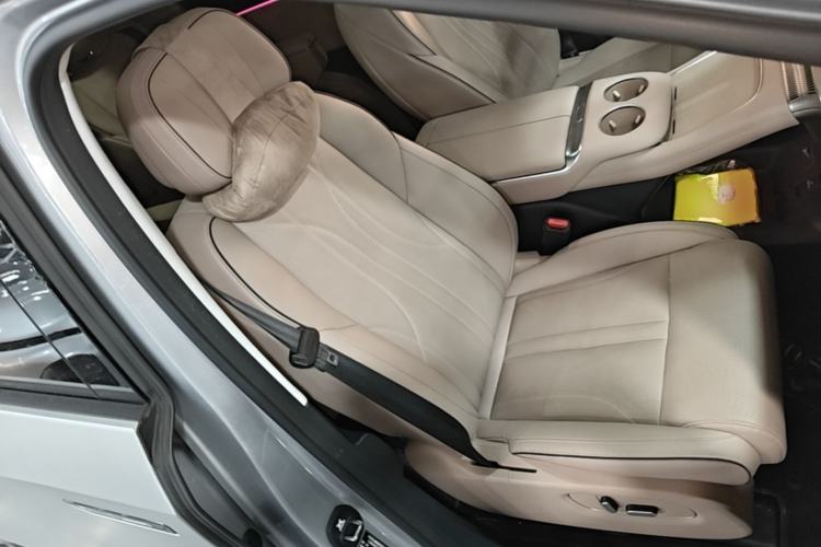 Used XPeng X9 2024 702 Ultra-Long Range Pro Right Front Seat