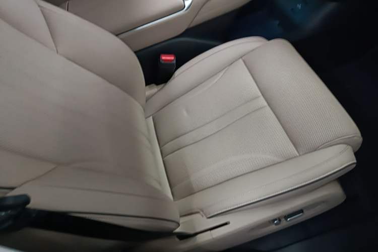 Used XPeng X9 2024 702 Ultra-Long Range Max Right Front Seat