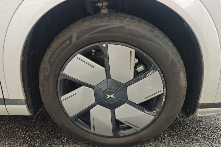 Used XPeng X9 2024 610 Long-Range Pro Right Front Wheel Hub
