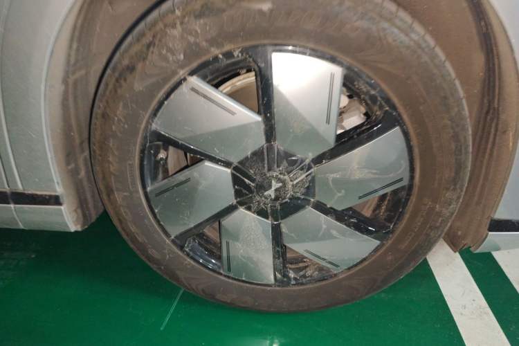 Used XPeng X9 2024 610 Long-Range Pro Right Front Wheel Hub