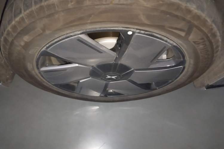Used XPeng X9 2024 640 All-Wheel Drive High-Performance Max Right Front Wheel Hub