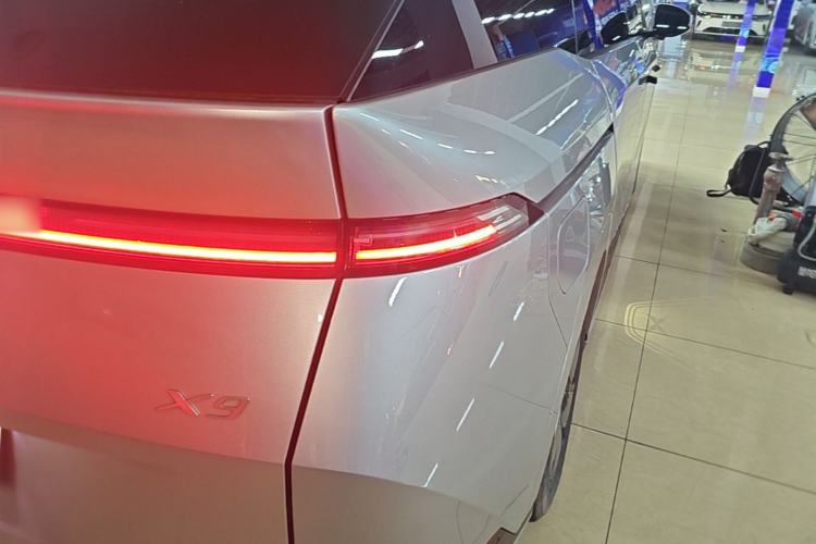 Used XPeng X9 2024 702 Ultra-Long Range Max Right Rear Taillight