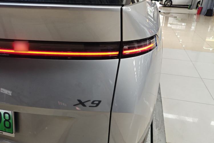 Used XPeng X9 2024 702 Ultra-Long Range Pro Right Rear Taillight